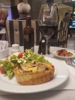 Visita Madison Cafe 22